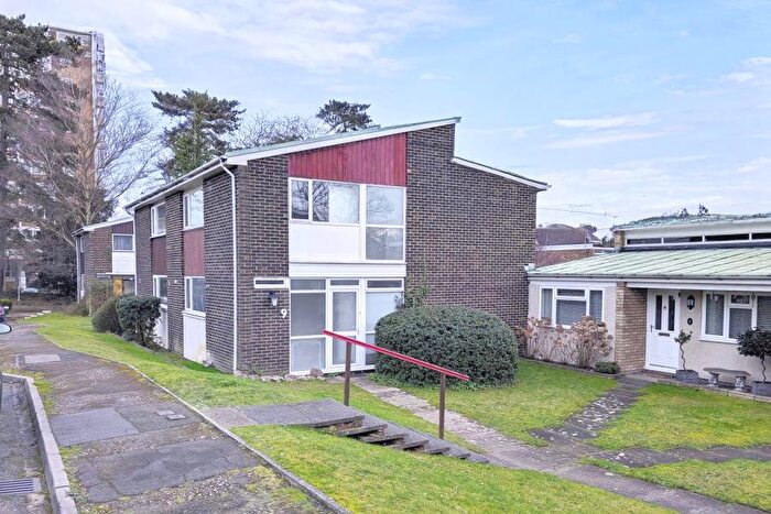3 Bedroom Detached House To Rent In Woking, GU22