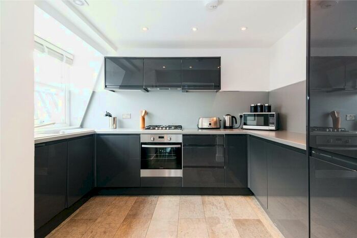 3 Bedroom Apartment To Rent In Berry Street, London, EC1V