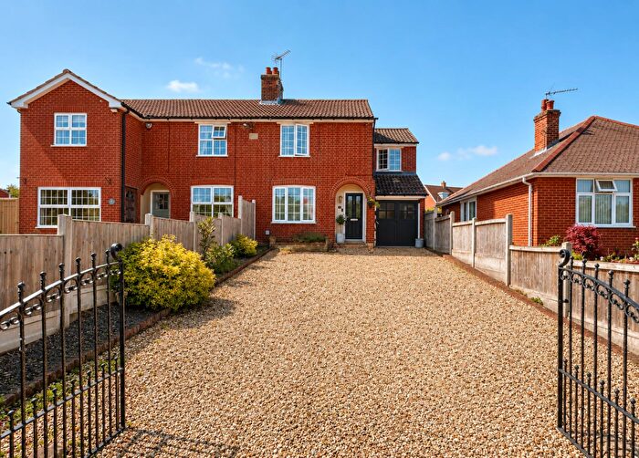 3 Bedroom Semi-Detached House For Sale In London Road, Braintree, CM7