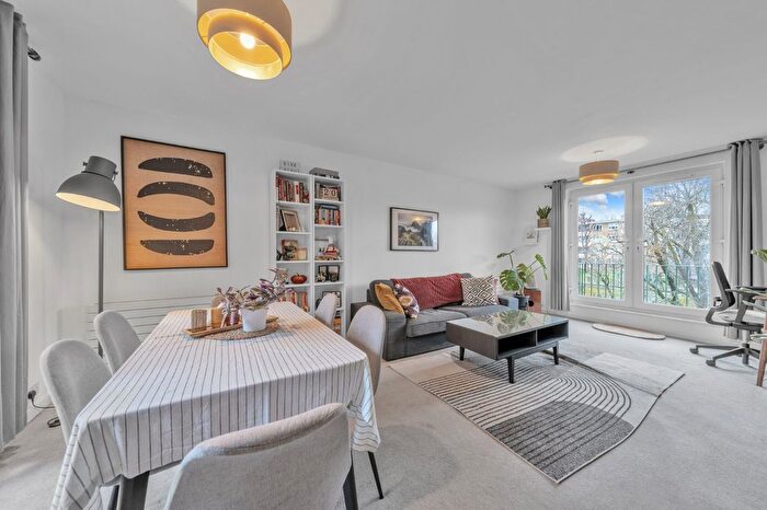 2 Bedroom Flat For Sale In Acol Road, London, NW6