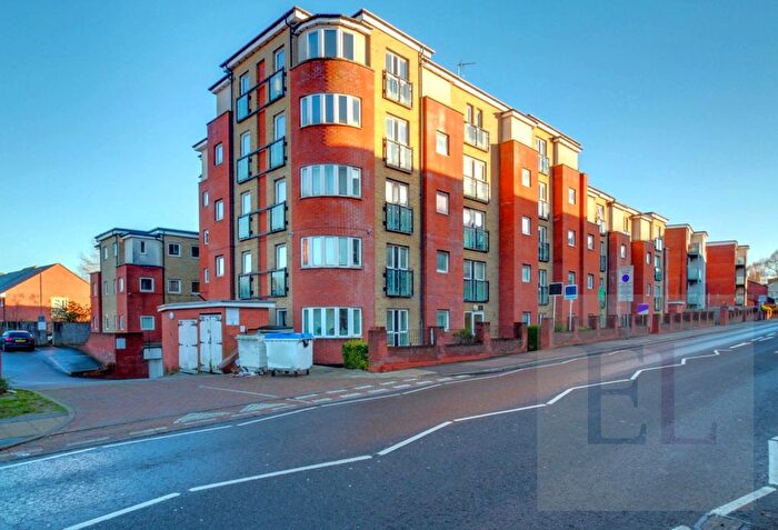 2 Bedroom Flat To Rent In Lucida Court, Whippendell Road, Watford, Hertfordshire, WD18