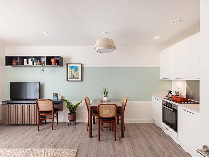 1 Bedroom Apartment For Sale In Station Approach, Woodside Park, London, N12