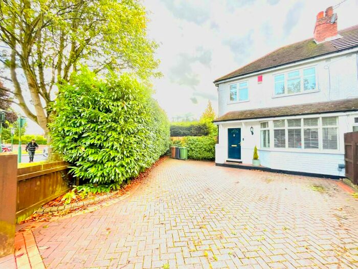 3 Bedroom Semi-Detached House To Rent In Danford Lane, Solihull, West Midlands, B91