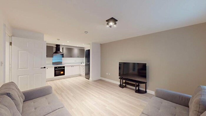 5 Bedroom Flat To Rent In Wilmslow Road, Withington, M20
