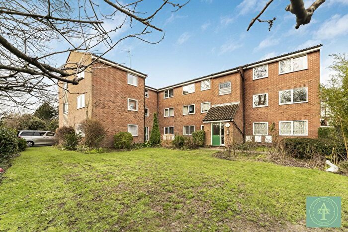 2 Bedroom Flat For Sale In Queens Avenue, N21