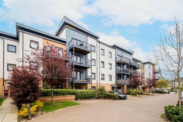 2 Bedroom Flat To Rent In Shingly Place, The Ridgeway, Chingford, E4