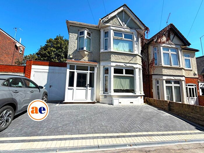 3 Bedroom Property For Sale In Valley Road, Erith, DA8