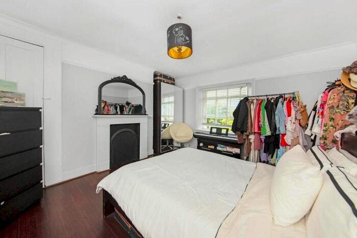 1 Bedroom Flat For Sale In Rosendale Road, Dulwich, London, SE21