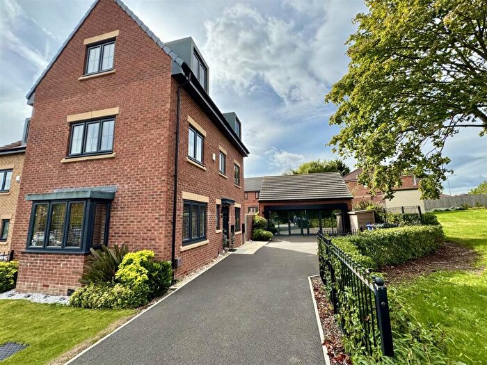 4 Bedroom Detached House For Sale In St. Helens Boulevard, Barnsley, S71