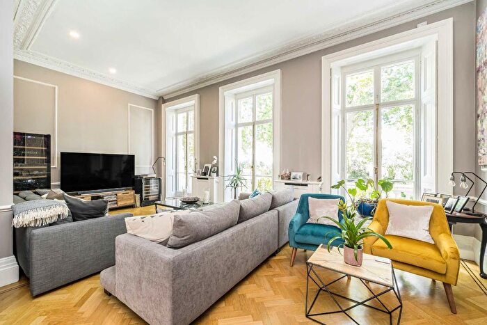 3 Bedroom Flat To Rent In Warwick Square, London, SW1V