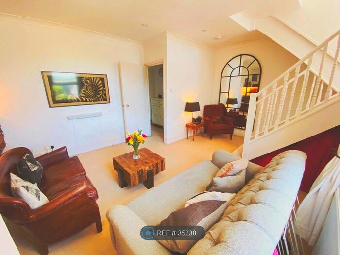 2 Bedroom Flat To Rent In East Hill, London, SW18