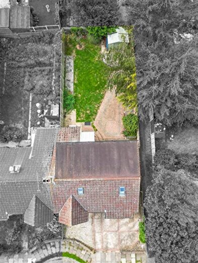 3 Bedroom Semi-Detached House For Sale In Highfield Grove, Westcliff-On-Sea, SS0