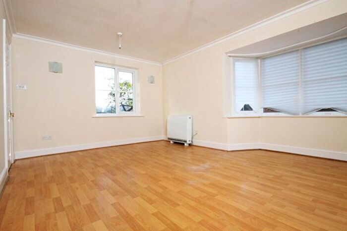 1 Bedroom Flat To Rent In Bedroom Ground Floor Flat In Chichester, PO19