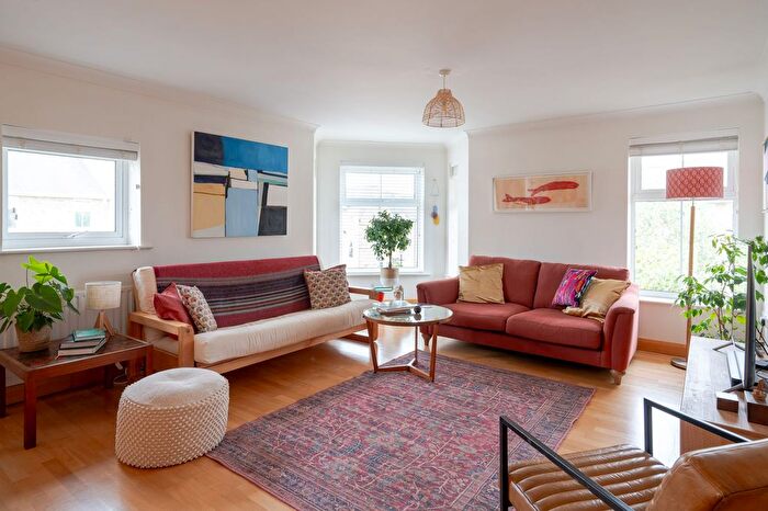 2 Bedroom Flat For Sale In Stone Meadow, Oxford, OX2
