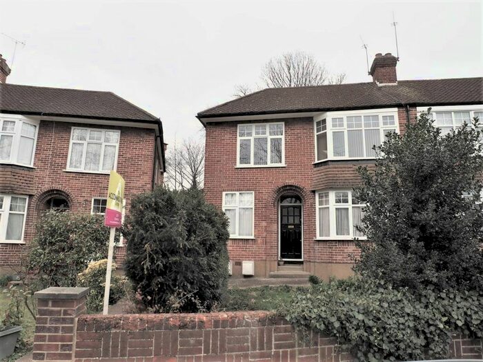 2 Bedroom Maisonette To Rent In Adelaide Close, Enfield, EN1