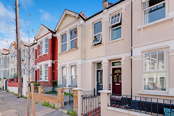 2 Bedroom Flat For Sale In Berrymead Gardens, Acton, W3