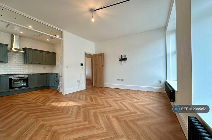 2 Bedroom Flat To Rent In Avenue Road, Freshwater, PO40