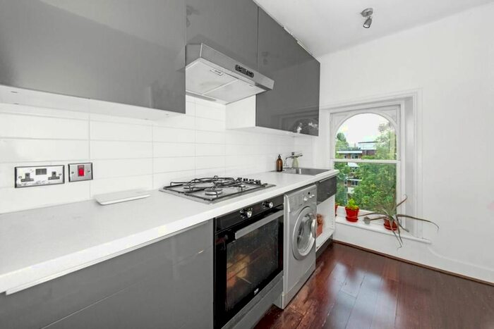 1 Bedroom Flat For Sale In Rosendale Road, Dulwich, London, SE21