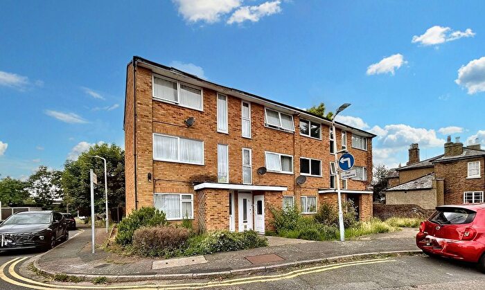 2 Bedroom Flat To Rent In Hillingdon Road, Uxbridge, UB10