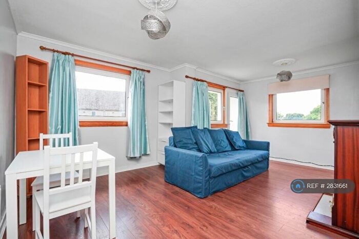 2 Bedroom Flat To Rent In Rannoch Grove, Edinburgh, EH4