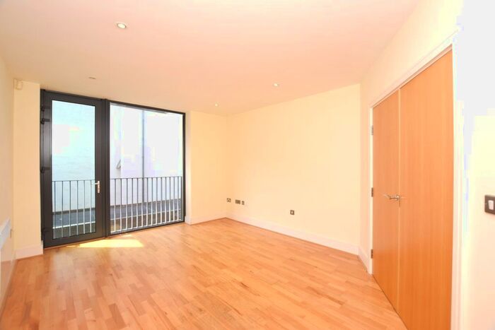 2 Bedroom Flat To Rent In City Walk, London, SE1
