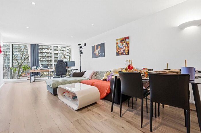 1 Bedroom Flat For Sale In Alaska Apartments, , Western Gateway, Newham, London, E16