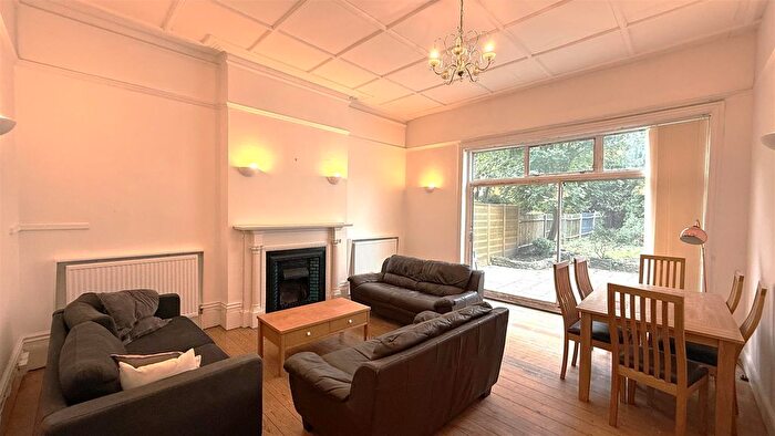 3 Bedroom Flat To Rent In Aberdare Gardens, South Hampstead, NW6