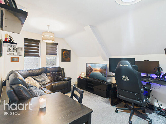 2 Bedroom Flat For Sale In Bedminster Down Road, Bristol, BS13