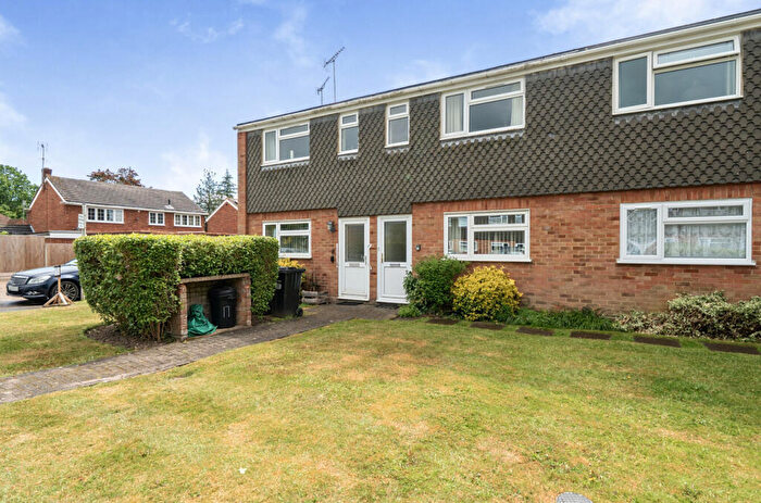 2 Bedroom Apartment For Sale In Battys Barn Close, Wokingham, Berkshire, RG40