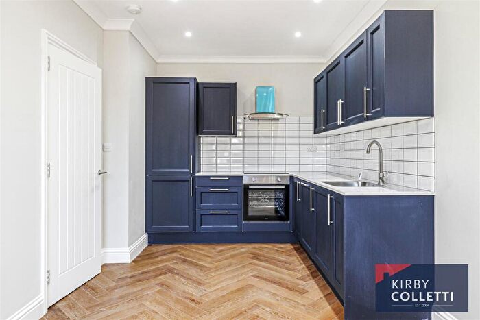 2 Bedroom Apartment To Rent In High Road, East Finchley, London, N2