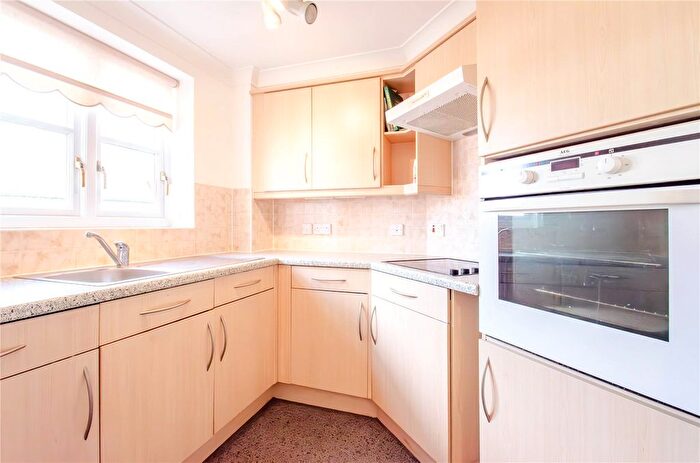 1 Bedroom Flat For Sale In Paynes Park, Hitchin, Hertfordshire, SG5