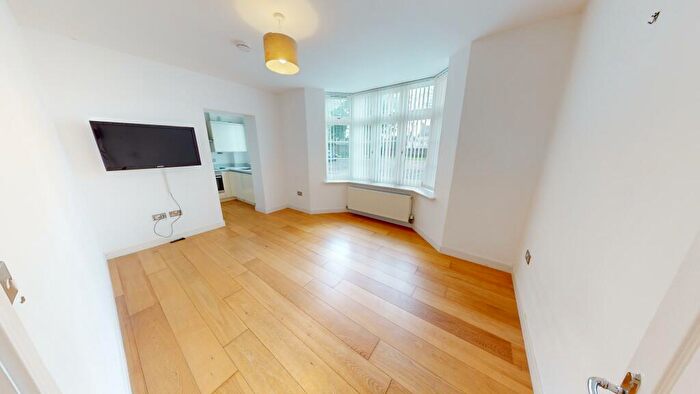 1 Bedroom Flat To Rent In High Road, Stanford-Le-Hope, Essex, SS17
