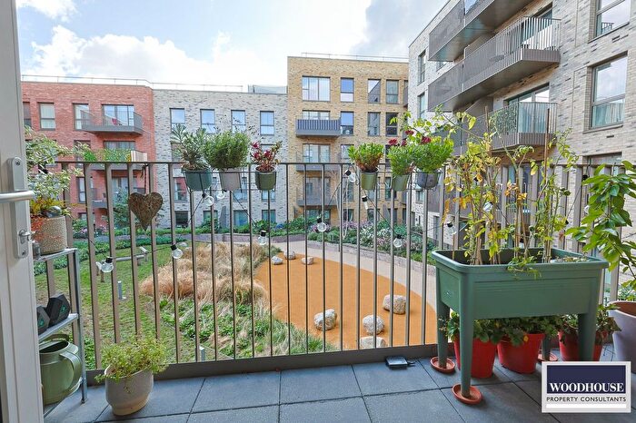 2 Bedroom Flat For Sale In Sir John Cohen Court, Lea Valley View North, Cheshunt, EN8