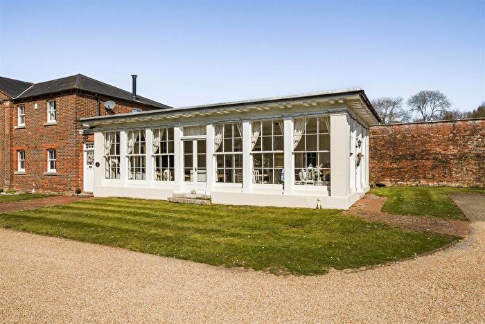 2 Bedroom Character Property For Sale In Hook Park Estate, Warsash, SO31