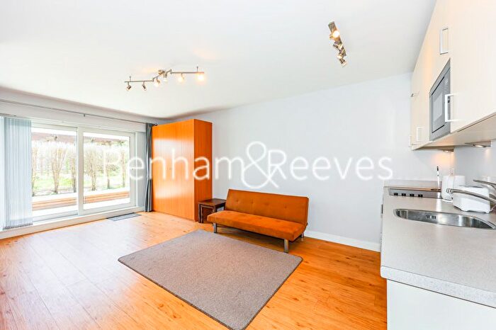 Studio To Rent In Boulevard Drive, Beaufort Park, NW9