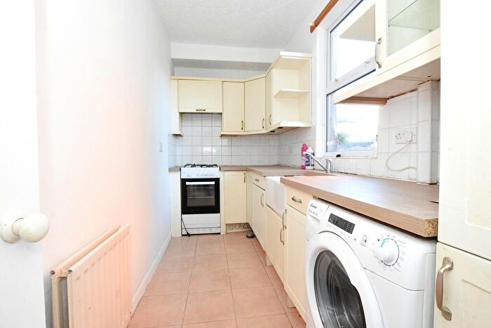 2 Bedroom End Of Terrace House To Rent In Alexandra Road, Rugby, CV21