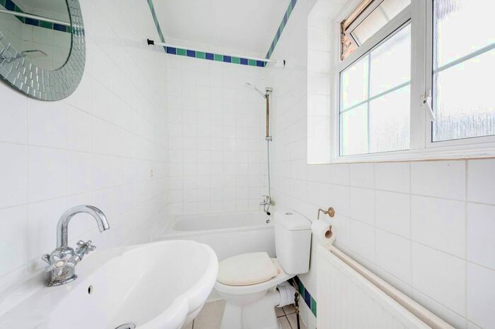 4 Bedroom Flat For Sale In Friars Way, Acton, London, W3