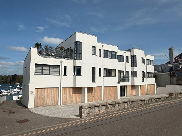 2 Bedroom Flat For Sale In North Parade, Falmouth, TR11