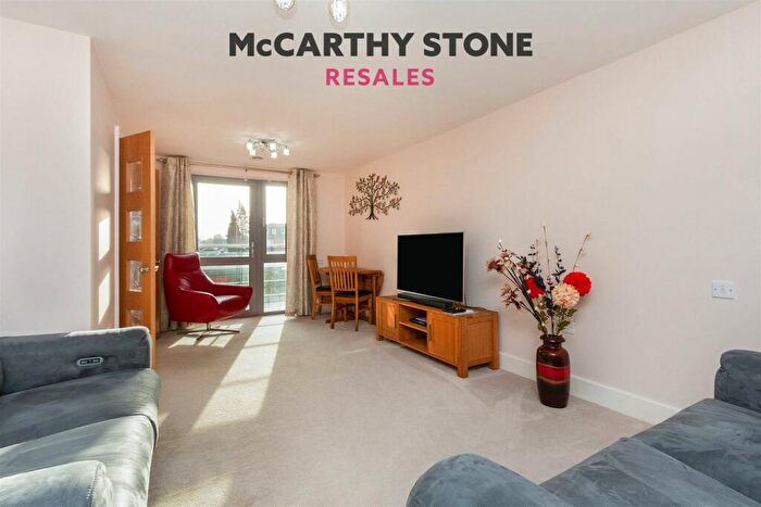 1 Bedroom Apartment For Sale In Kings Place, Fleet Road, Fleet, GU51
