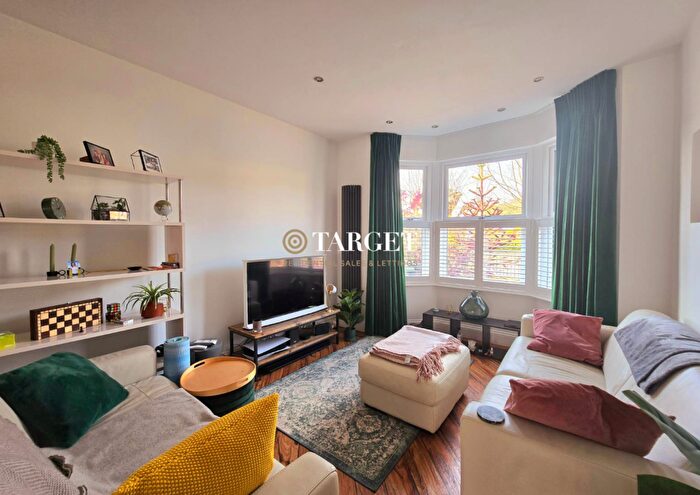 3 Bedroom House To Rent In Turners Hill, Cheshunt, EN8