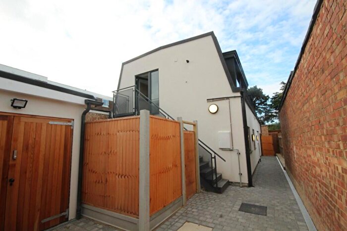 2 Bedroom Flat To Rent In Hutton Road, Brentwood, Essex, CM15