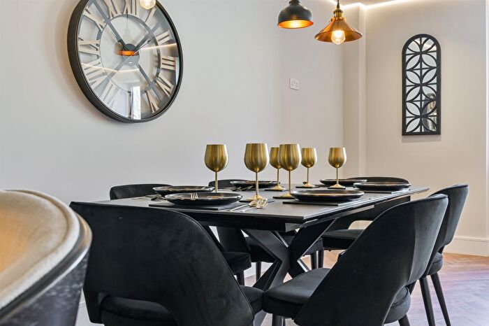 2 Bedroom Flat For Sale In King Street, London, W6