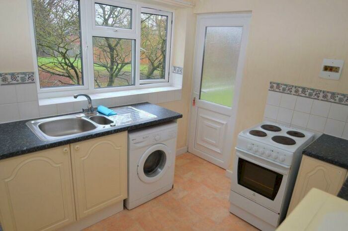 2 Bedroom Flat To Rent In Devon Court, B29