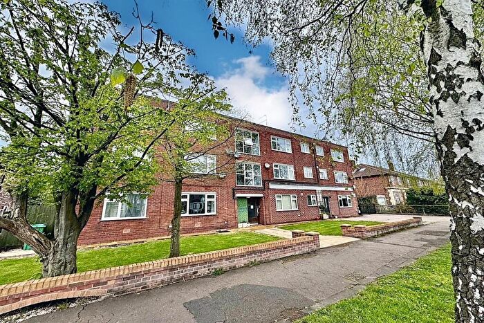 1 Bedroom Apartment For Sale In Parrs Wood Road, East Didsbury, M20