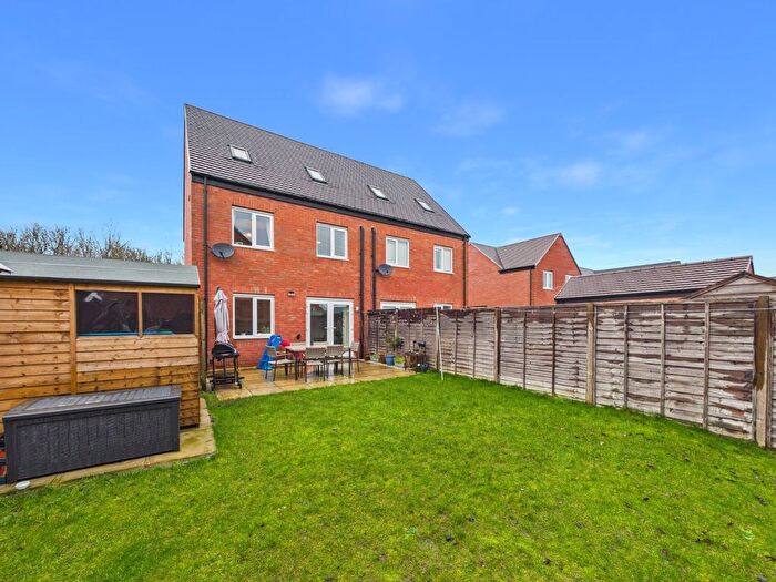 4 Bedroom Semi Detached House For Sale In Fairfax Way, Rushwick, Worcester, Worcestershire, WR2