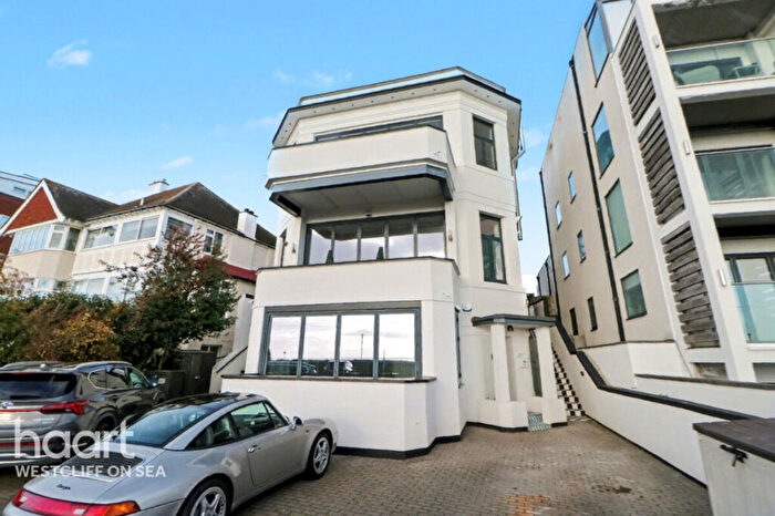 3 Bedroom Flat For Sale In Chalkwell Esplanade, Westcliff-On-Sea, SS0