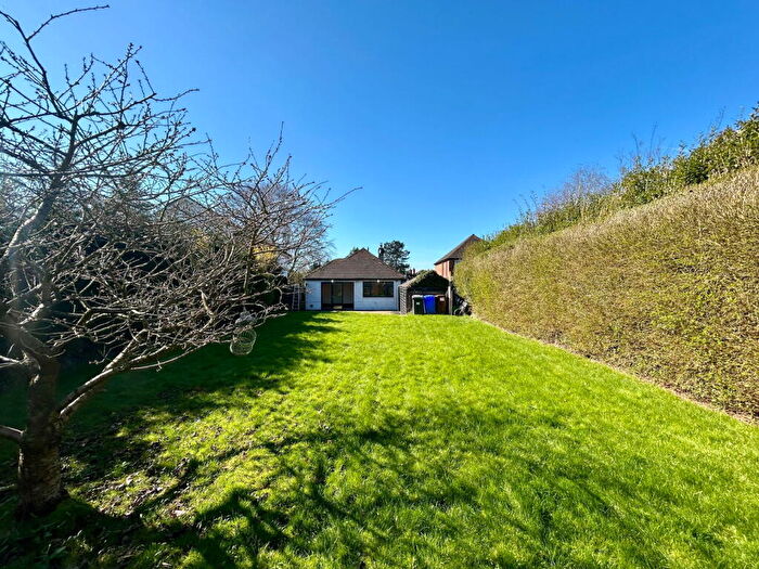 3 Bedroom Detached Bungalow For Sale In Stanton Road, Burton-on-trent, DE15