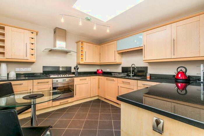 2 Bedroom Flat To Rent In Westbourne Terrace, Lancaster Gate, London, W2