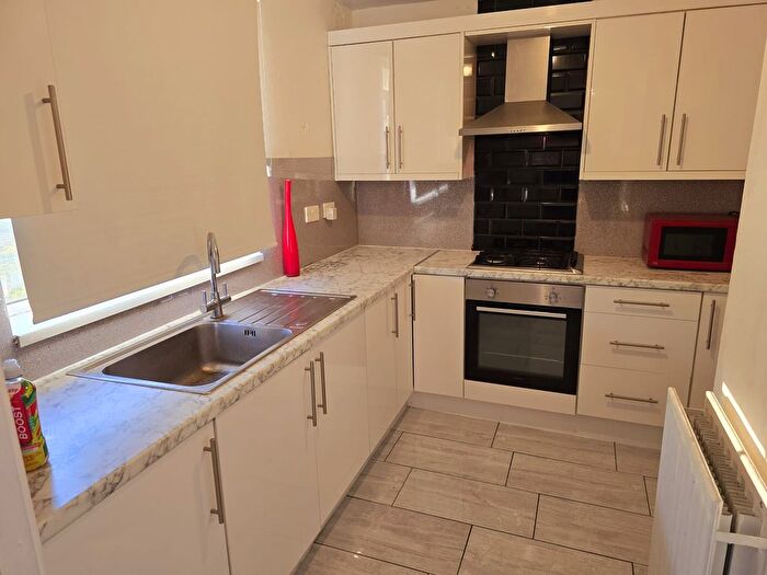 1 Bedroom Flat To Rent In Whetley Close, Bradford, BD8