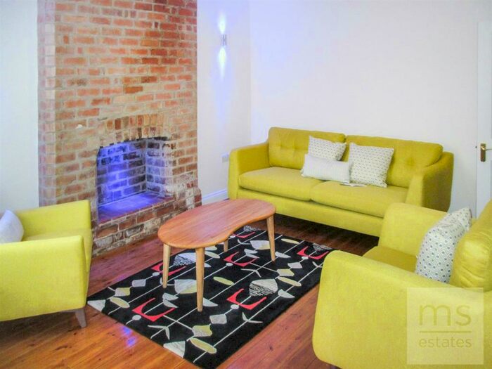 2 Bedroom End Of Terrace House To Rent In Harrington Drive, Lenton, Nottingham, NG7